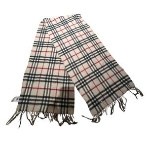 Burberry Classic Fringe 100% Cashmere Scarf